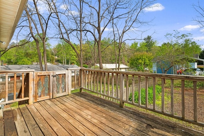 Building Photo - Sunny 2-Bedroom Home with Fenced-In Yard a...