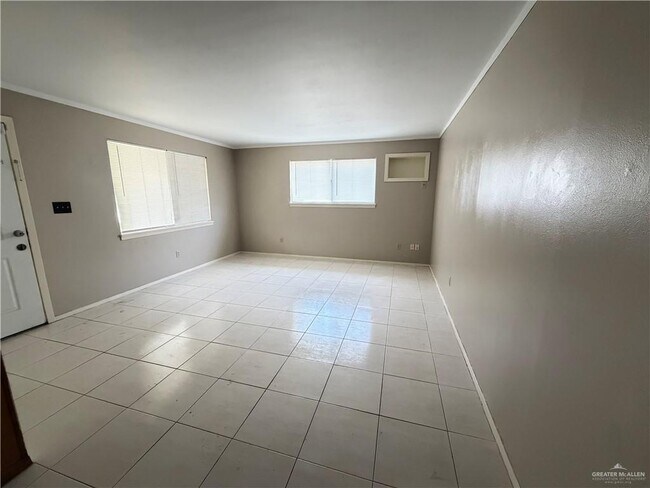 Building Photo - 414 N 37 1/2 St