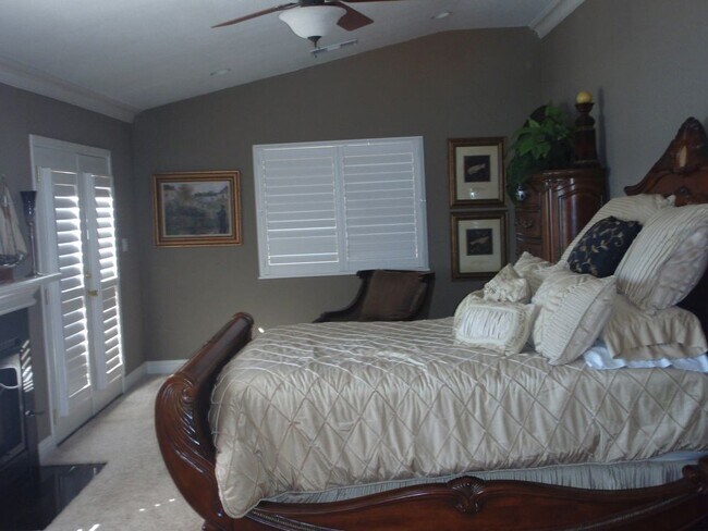 Building Photo - 3592 Lakefront Circle