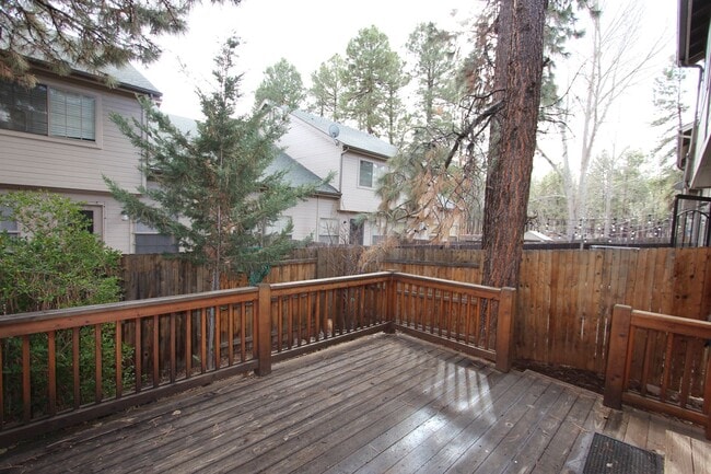 Building Photo - 3-Bed / 2.5-Bath Townhome in Boulder Point Near FUTS Trails