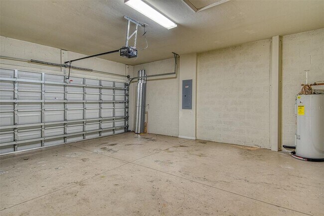 Building Photo - 19365 Rizzuto St