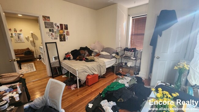 Building Photo - 66 Egmont St