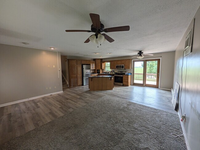 Building Photo - 335 Cornertown Rd