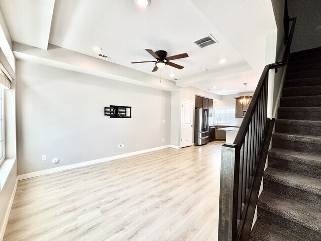 Building Photo - 153 E Brushy Canyon St