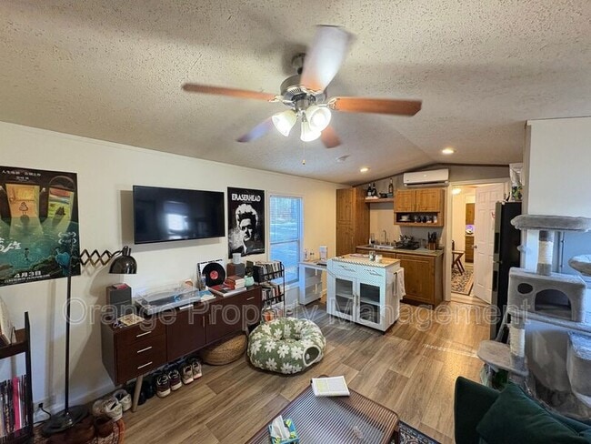 Building Photo - 910 Cedar Village Ln