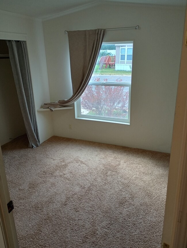 Building Photo - 202 Holly St