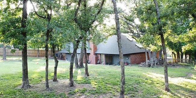 Building Photo - Massive 4BD/3BTH and 2 Car garage Home! Minutes from I-35