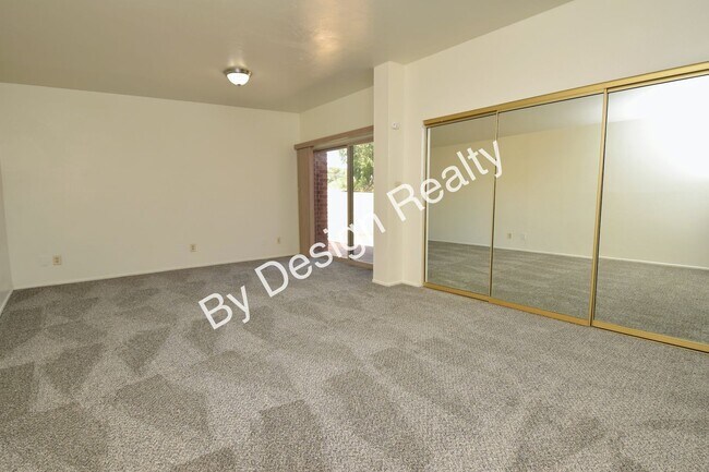 Building Photo - Spacious 3 Bed 2 Bath Eastside Home w/Huge Yard & Fireplace