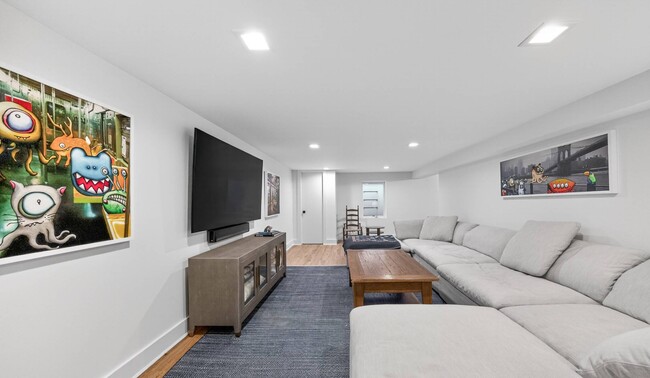 Building Photo - 24 Lilla Ln