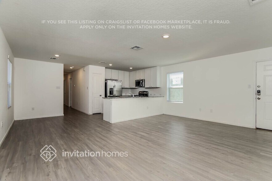 Building Photo - 8272 Piedra Medina