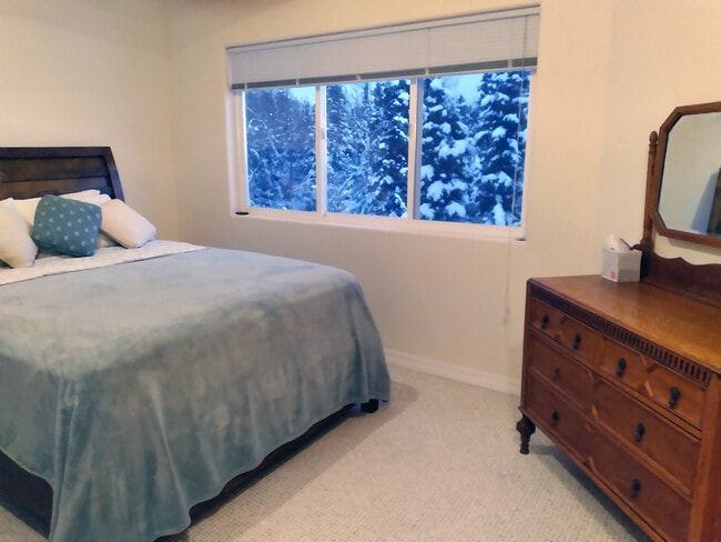 Building Photo - 16410 St James Cir