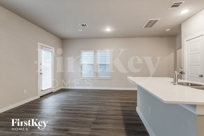 Building Photo - 18310 W Centro Cir