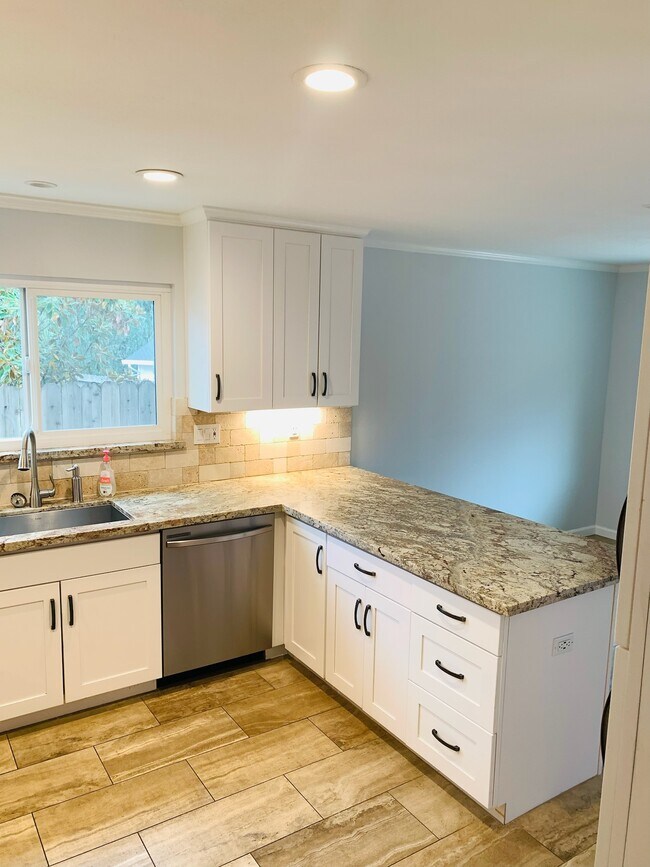 Building Photo - 920 Linwood St