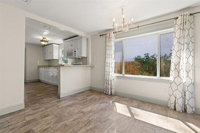 Building Photo - 8507 Claonia St