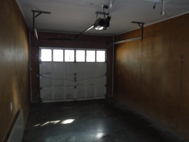 Building Photo - 1612 Pat Dr