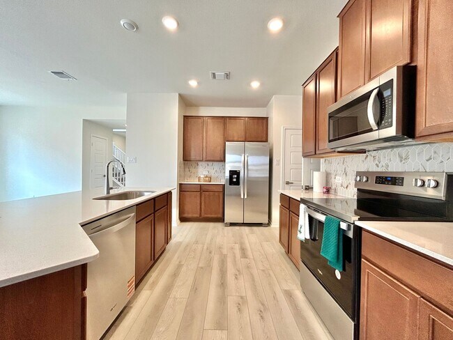 Building Photo - Spacious & Updated 4/BR 3/5/BA Home with M...