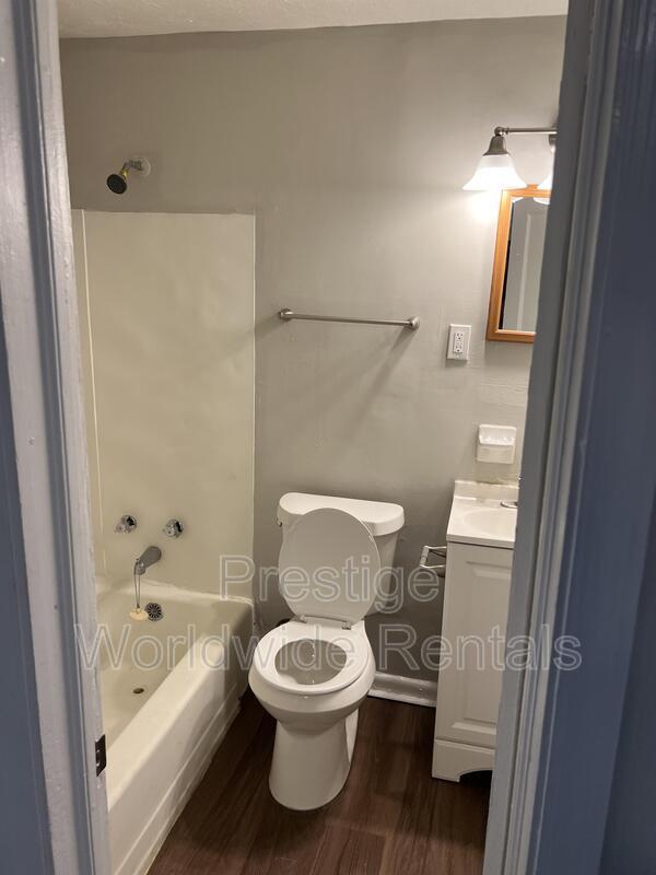 Building Photo - 483 Harold St