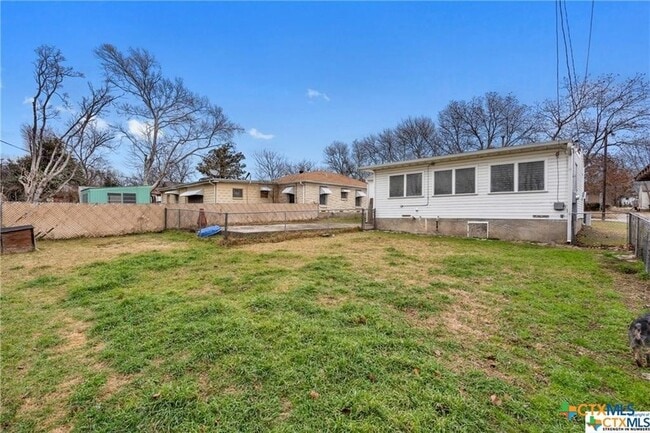 Building Photo - 1902 S 9th St