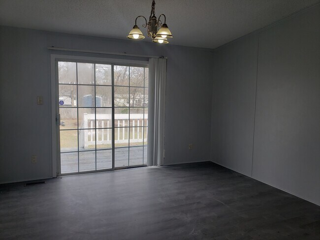 Building Photo - 2640 O'Glesby Dr