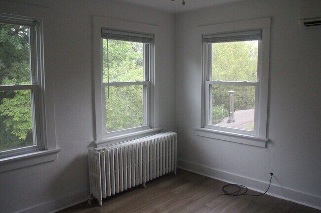 Building Photo - 5573 Pocusset St