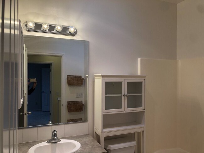 Building Photo - Charming Two Bedroom Town Home