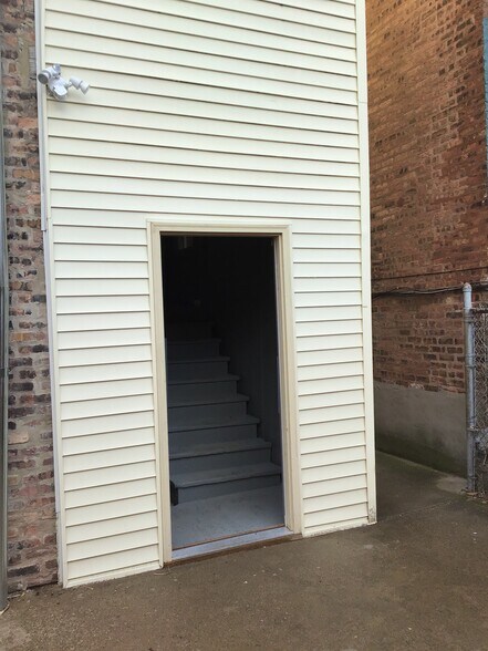 Building Photo - 8048 S Marshfield Ave