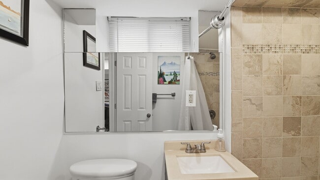 Building Photo - 30 Longfellow St NE