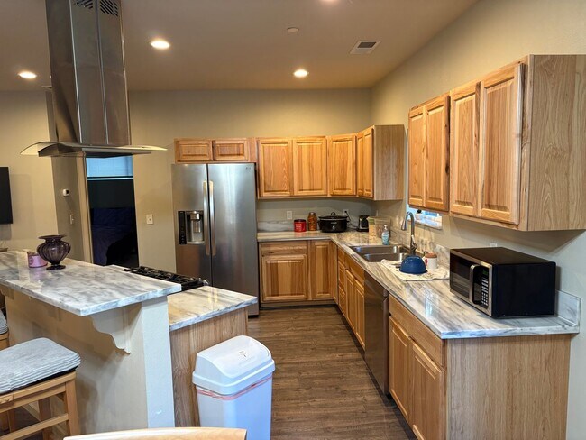 Building Photo - 14868 Hickok Ct