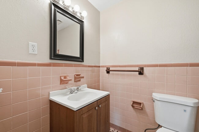 Building Photo - 358 Coral Dr SW