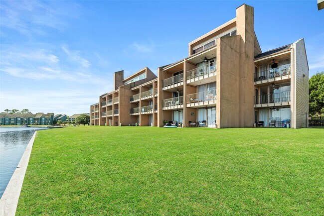 Primary Photo - 12600 Melville Dr