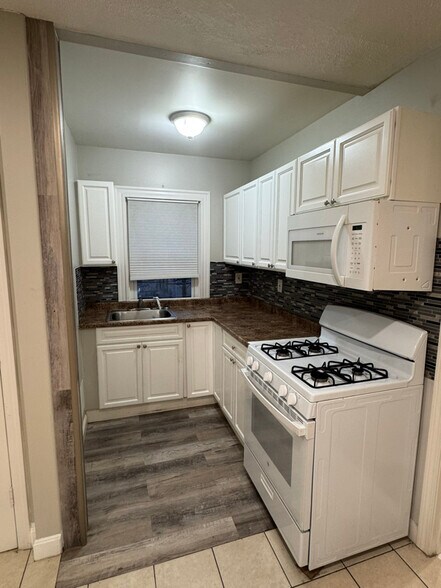 Primary Photo - 163 Sabin St