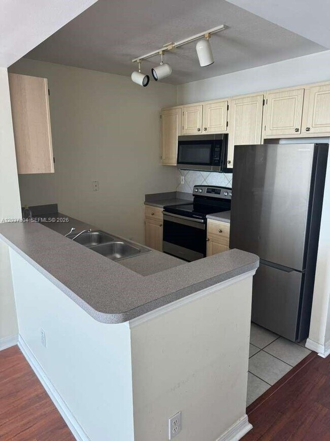 Building Photo - 2665 SW 37th Ave