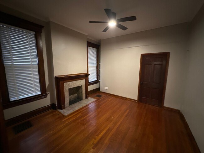 Building Photo - 329 W 8th Ave