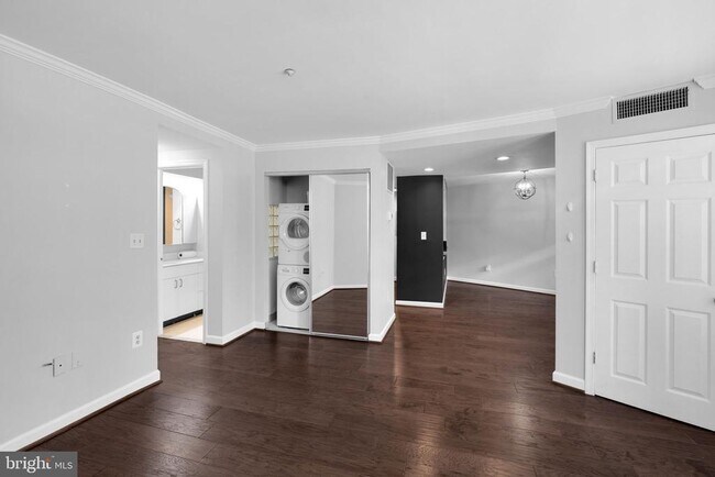 Building Photo - 1801 Calvert St NW