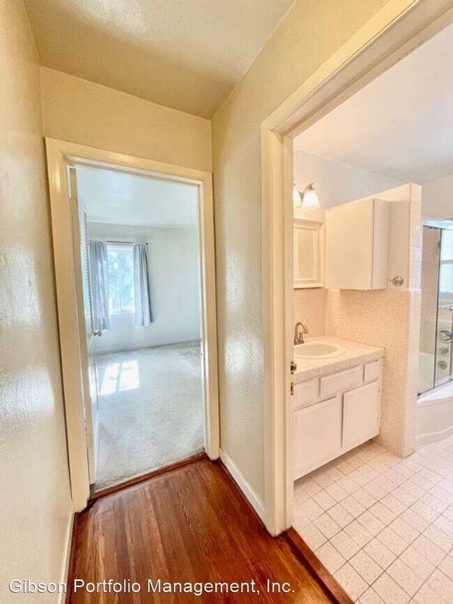Building Photo - 2 br, 1 bath House - 155 N El Camino Real #5