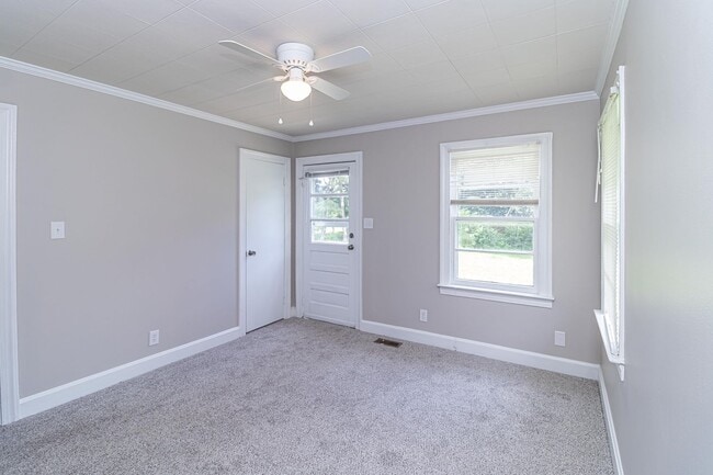 Building Photo - ADORABLE Renovated 3 BR | 1 BA Home in Gol...