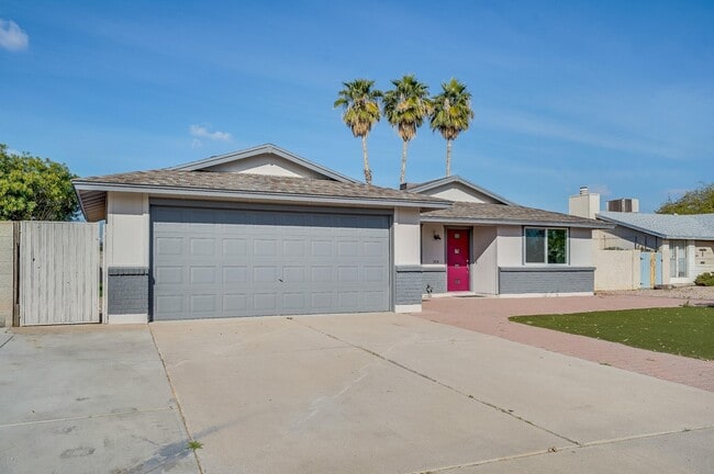 Building Photo - 1804 W Nopal Dr