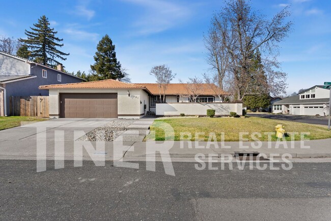 Primary Photo - Stunning Remodeled Roseville Home on corne...