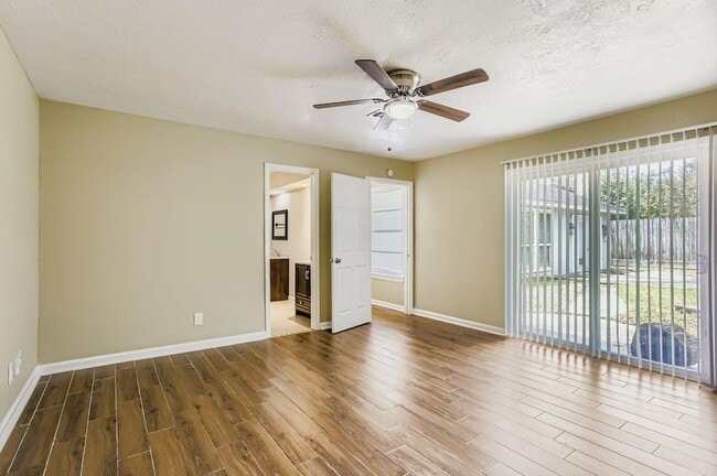 Building Photo - 15710 Sandy Hill Dr