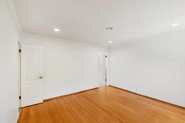 Building Photo - 17 Muth Dr