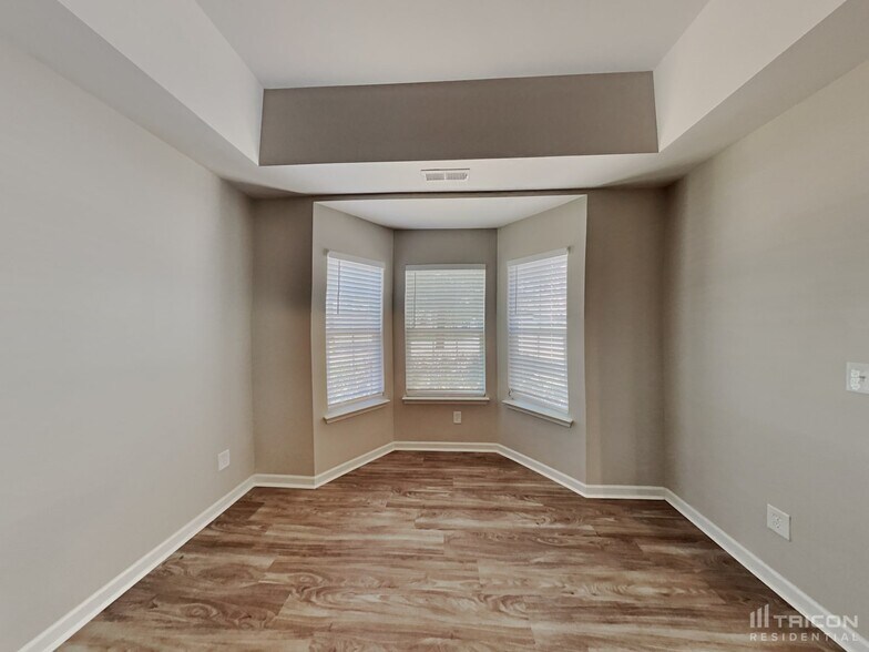 Building Photo - 1001 Southridge Dr