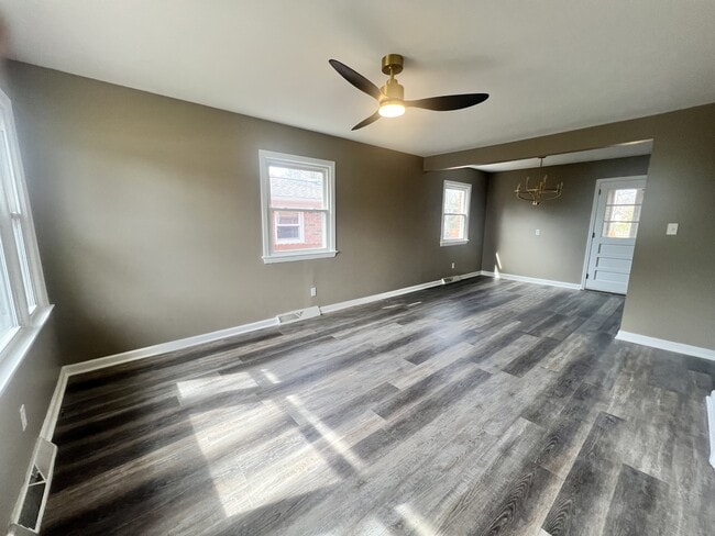 Building Photo - 709 Oxford St