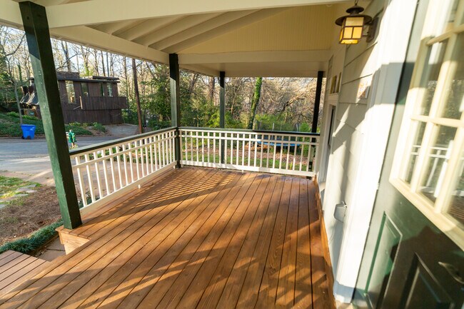 Building Photo - 333 Mathews Ave NE