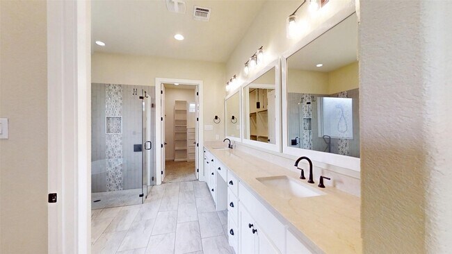 Building Photo - 2405 Vineyard Dr