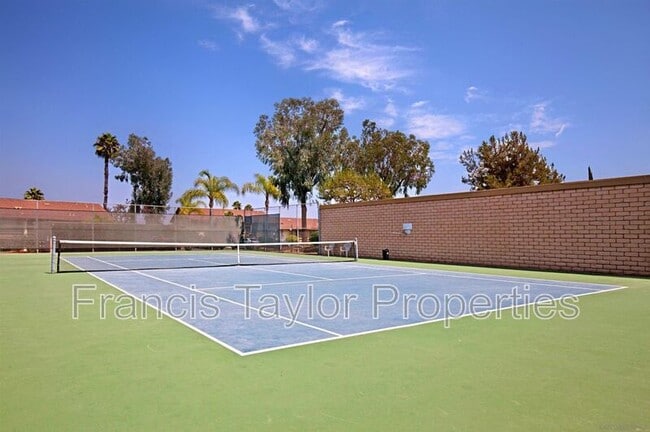 Building Photo - 912 Knoll Vista Dr