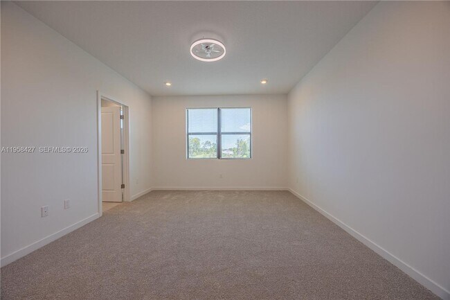 Building Photo - 7040 Channing Ave