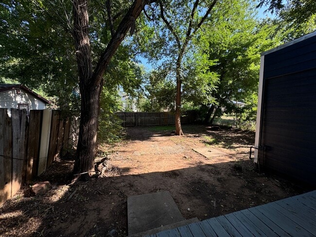 Building Photo - Move in special: Guthry Beautiful 3 bedroom