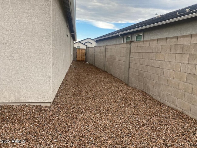 Building Photo - 1023 W Avalon Canyon Dr