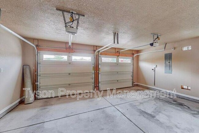 Building Photo - 1667 Domino Dr SE