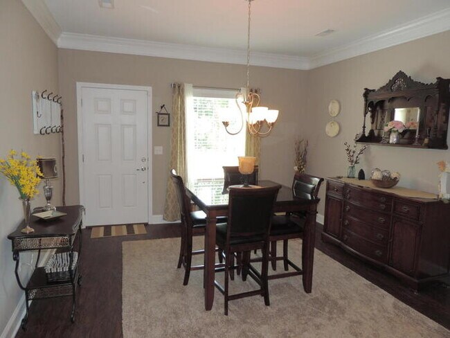 Building Photo - ONE MONTH FREE! Stunning 3BR Home with Fenced Yard in Knoxville